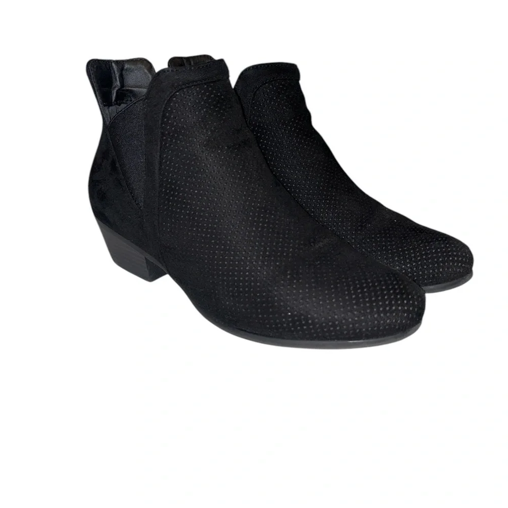 Refresh bootie Rider-05 style line slip on elastic side 1.5” block heels Size 7